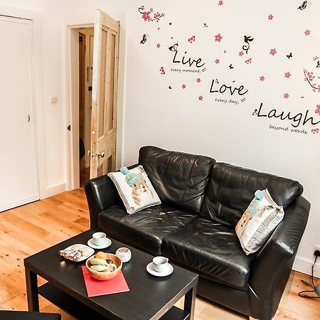 Chic & Bright Flat Near Holyrood Park Daire Edinburgh Oda fotoğraf