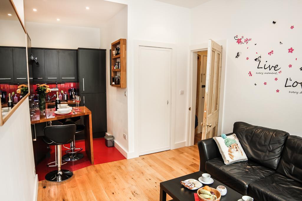 Chic & Bright Flat Near Holyrood Park Daire Edinburgh Oda fotoğraf